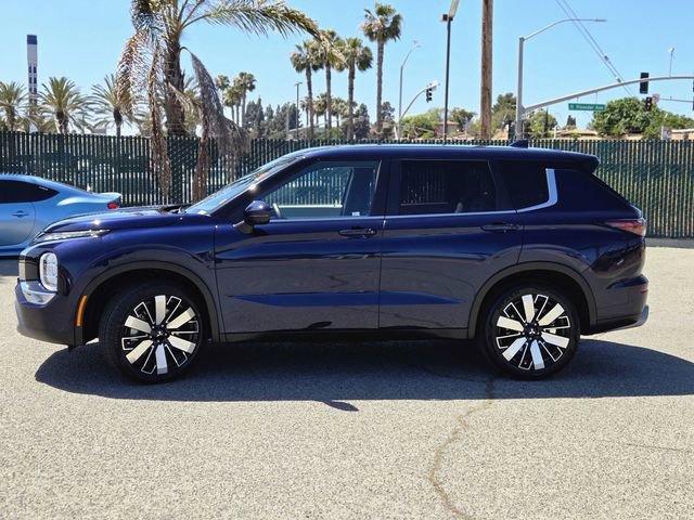 Used 2025 Mitsubishi Outlander SE FWD image 12