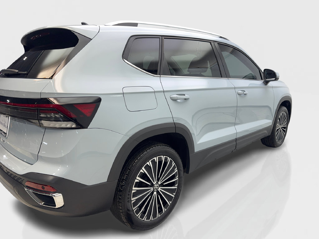 Used 2025 Volkswagen Taos SE FWD image 15