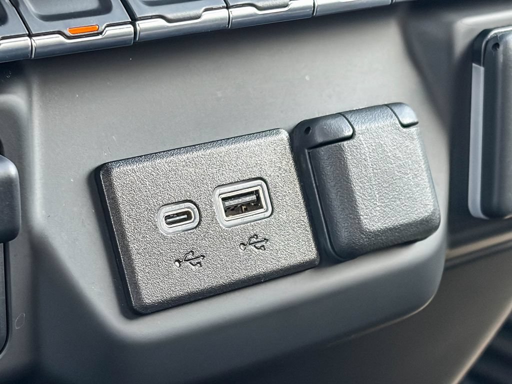 Certified 2025 Chevrolet Silverado 1500 Custom AWD/4WD image 29