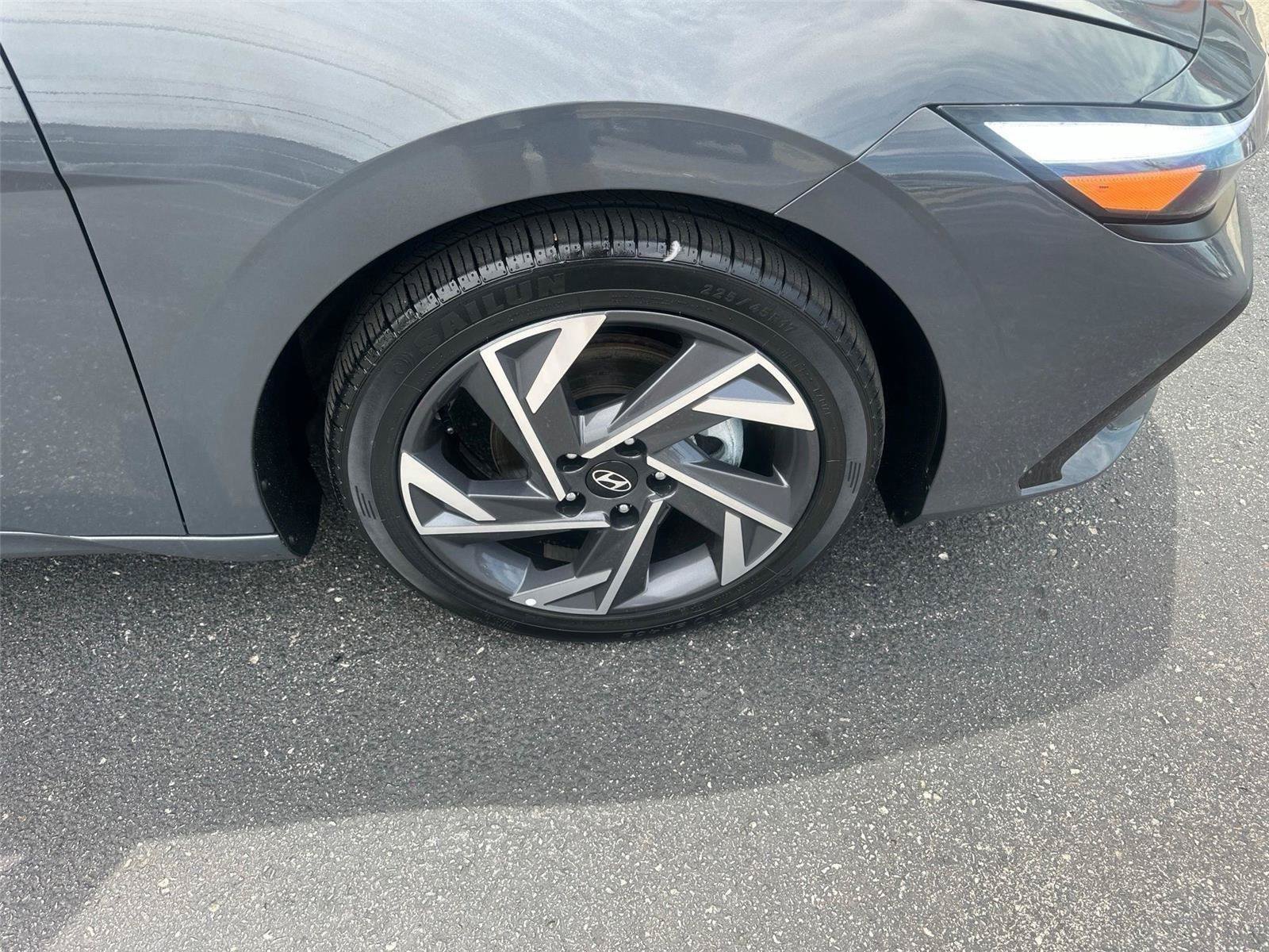 Used 2025 Hyundai Elantra SEL FWD image 9