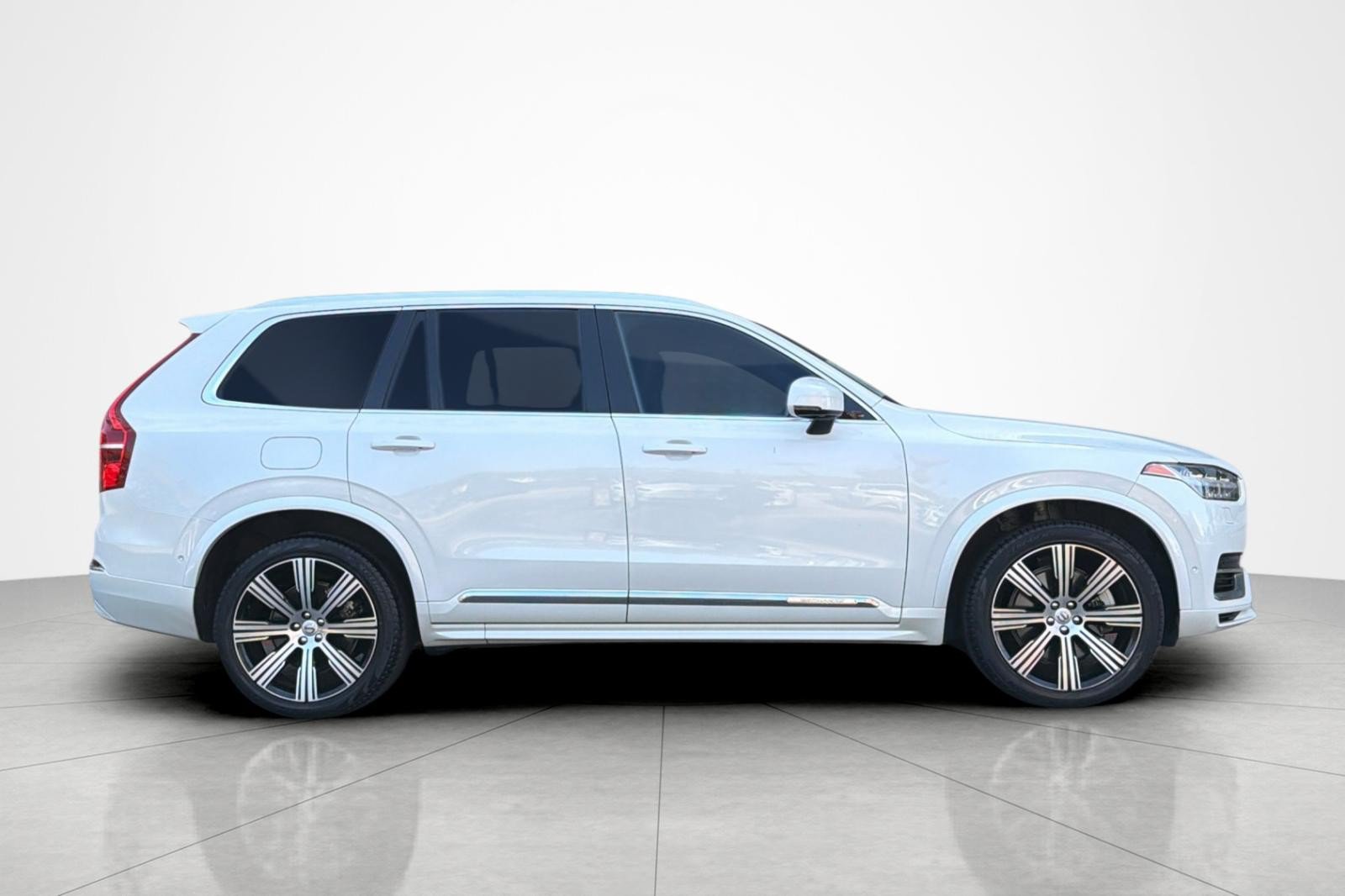 Used 2024 Volvo XC90 T8 Plus w/ Protection Package Premier AWD/4WD image 6