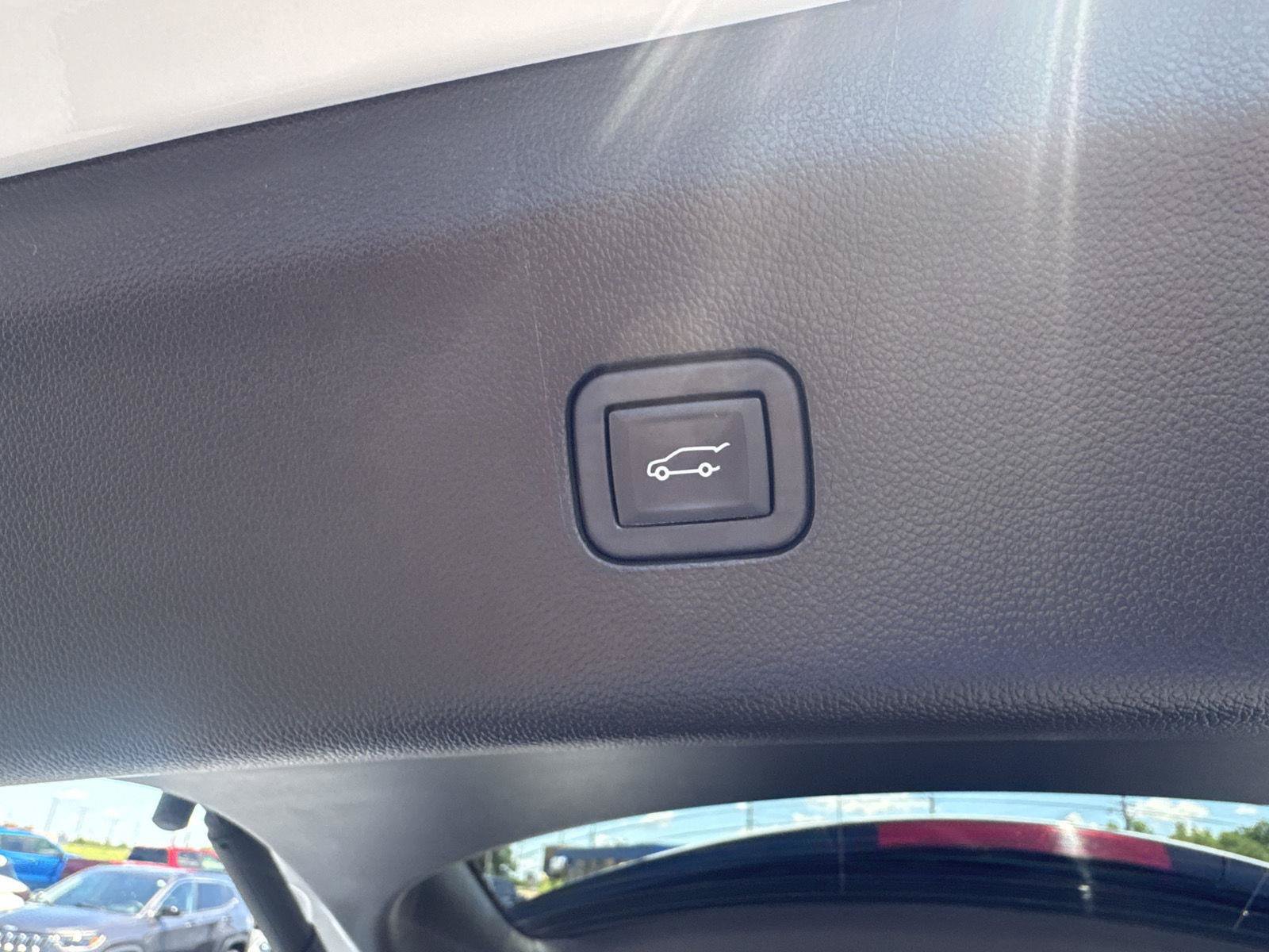Used 2023 Buick Enclave Essence w/ LPO, Floor Liner Package FWD image 15