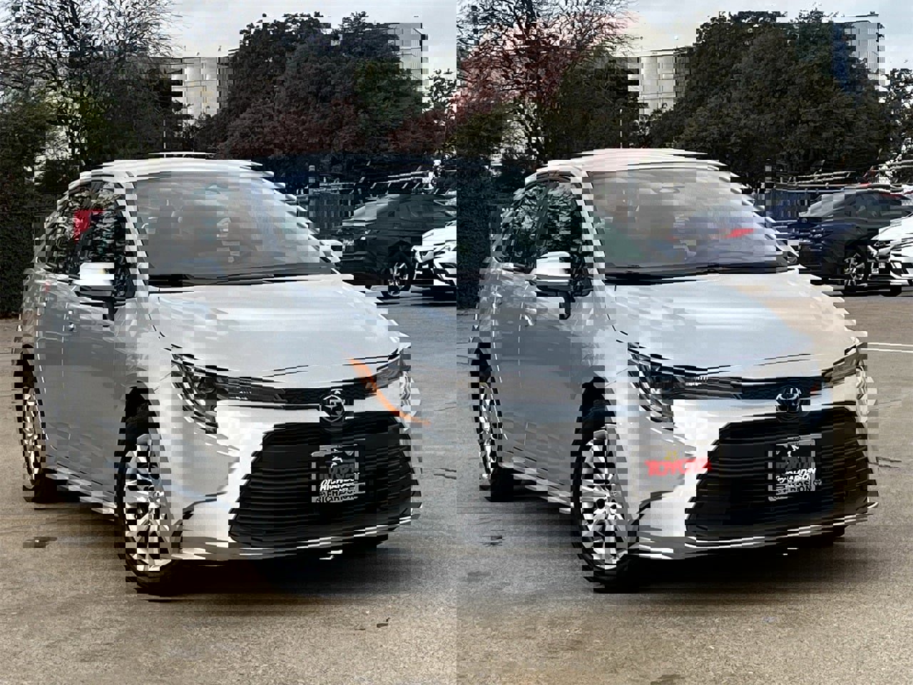 Used 2024 Toyota Corolla LE image 2