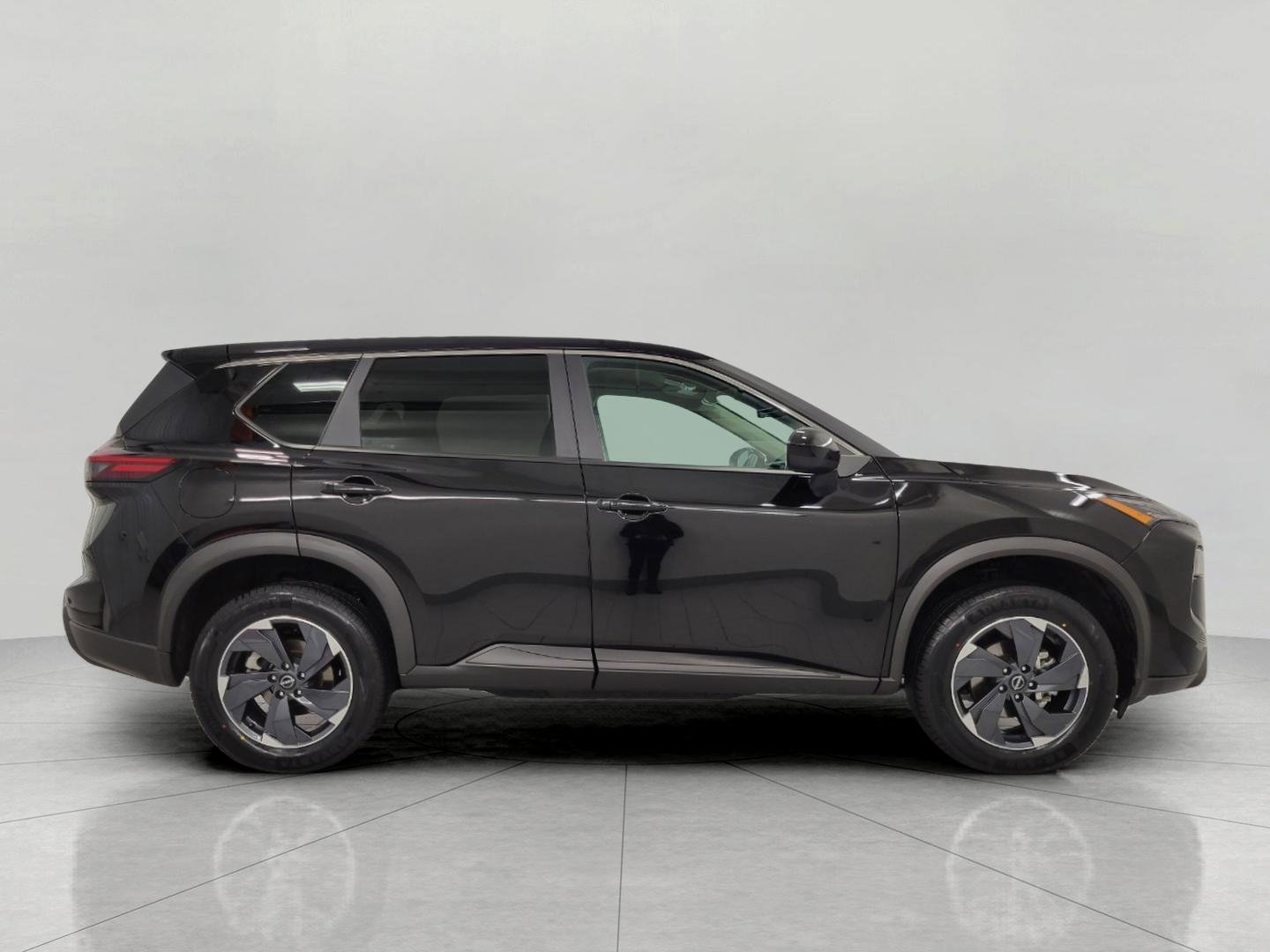 Used 2025 Nissan Rogue SV AWD/4WD image 12