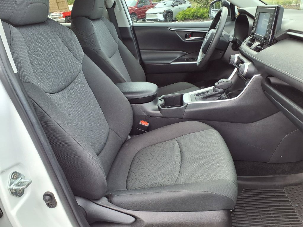 Used 2022 Toyota RAV4 XLE FWD image 14