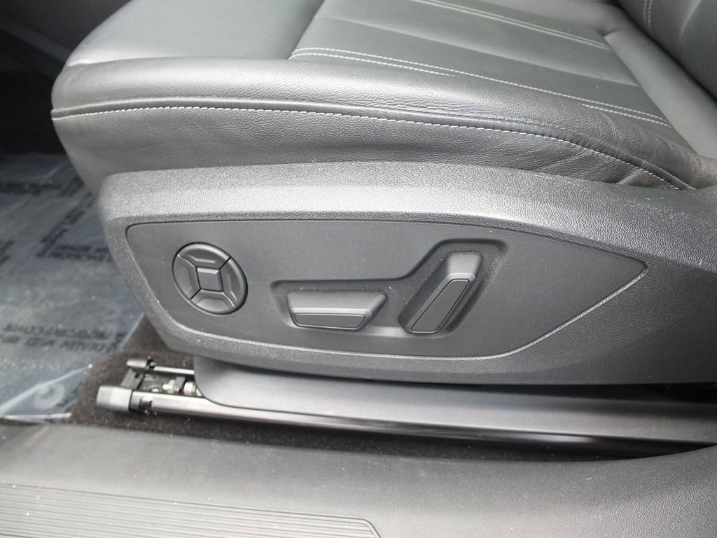 Used 2024 Audi Q4 e-tron Premium w/ Convenience Package AWD/4WD image 25