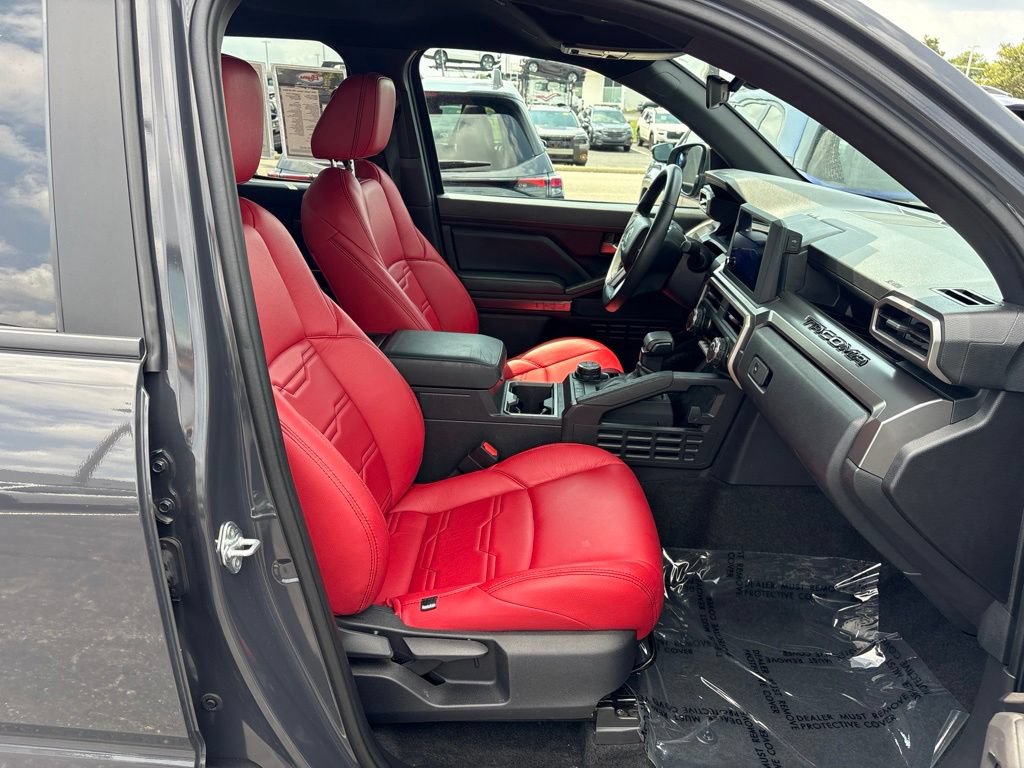 Used 2024 Toyota Tacoma TRD Off-Road AWD/4WD image 10