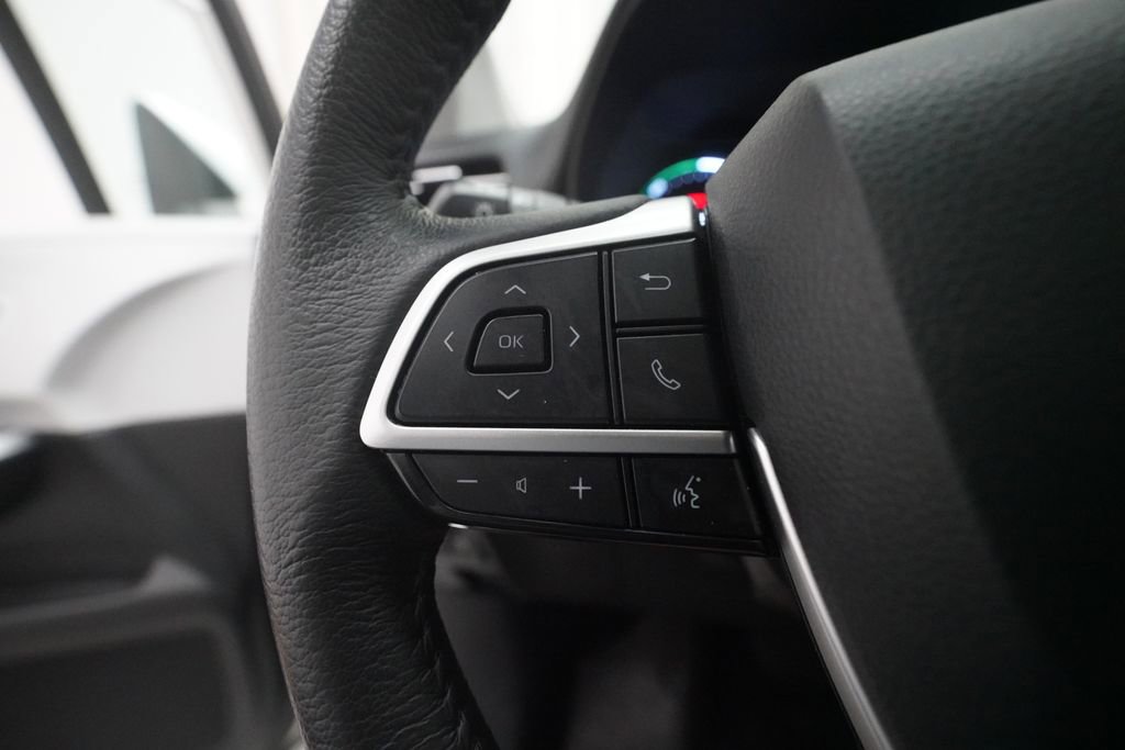 Used 2025 Toyota Sienna XLE FWD image 19