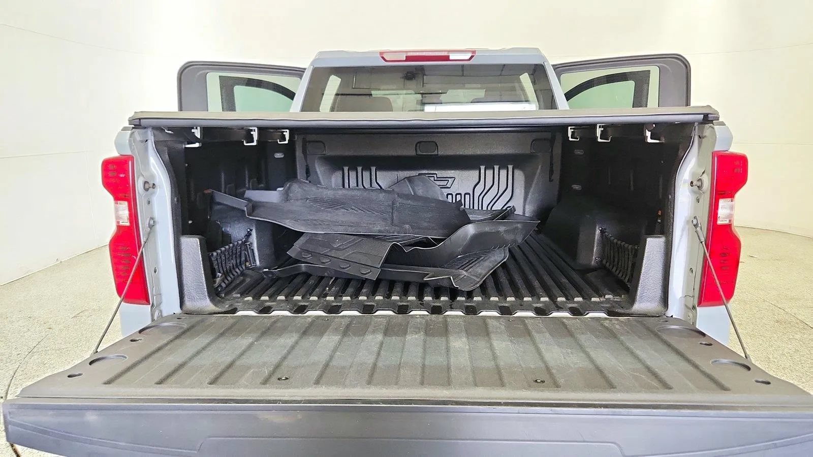 Used 2024 Chevrolet Silverado 1500 LT AWD/4WD image 39