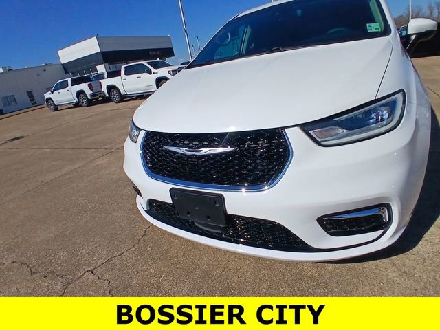 Used 2023 Chrysler Pacifica Touring-L image 30