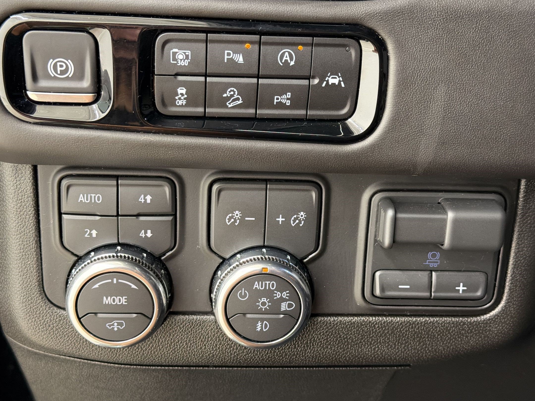 Used 2026 GMC Yukon AT4 Ultimate AWD/4WD image 16