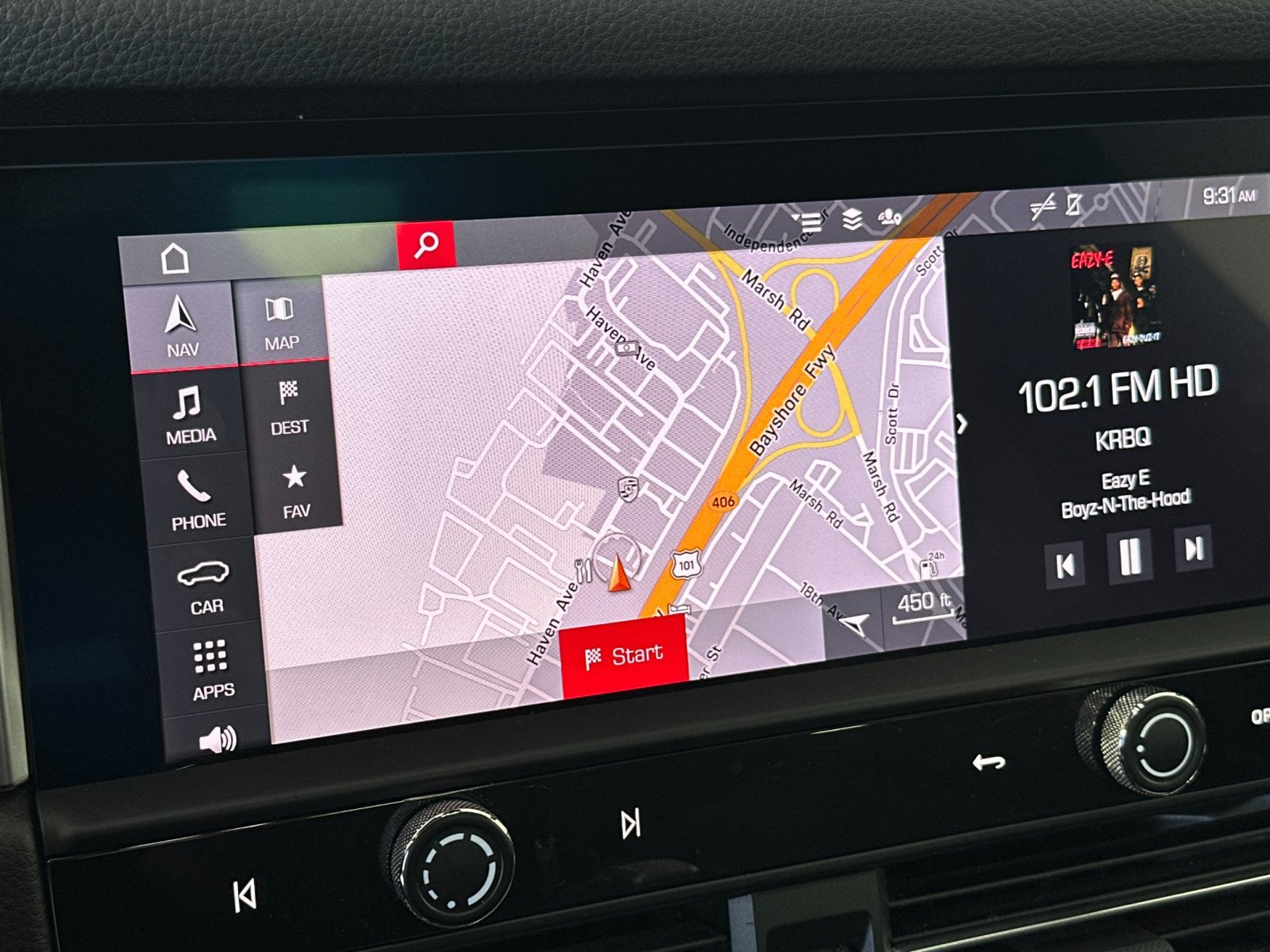Certified 2024 Porsche Macan AWD/4WD image 23