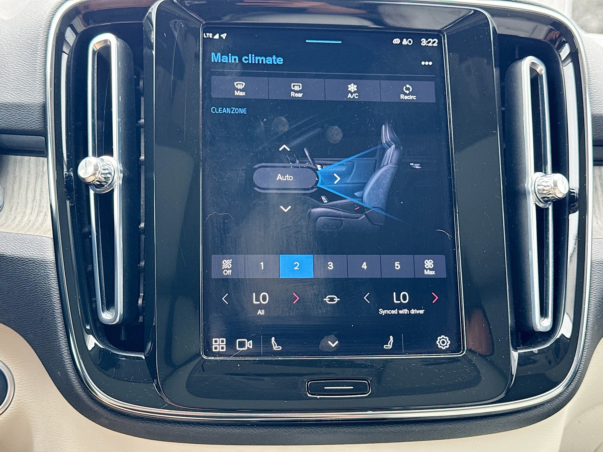 Used 2023 Volvo XC40 B5 Plus image 35