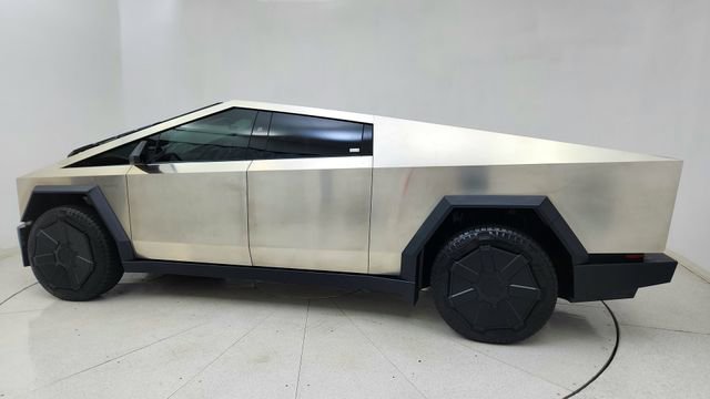 Used 2024 Tesla Cybertruck AWD Crew Cab image 4