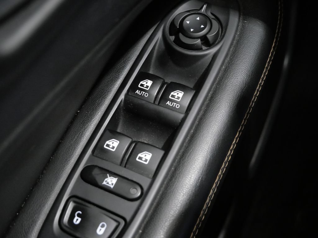 Used 2018 Jeep Compass Limited w/ Navigation Group AWD/4WD image 12