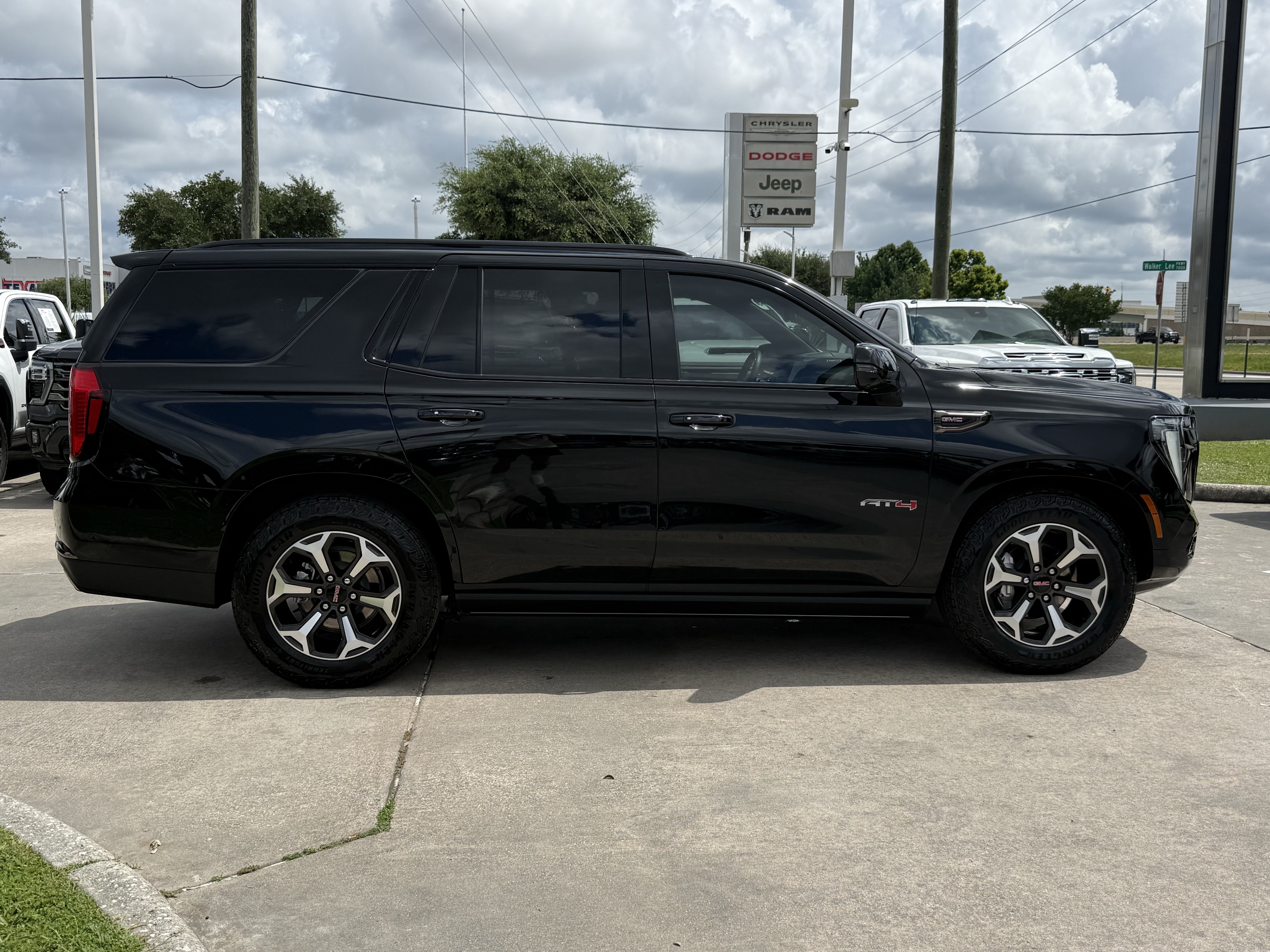 Used 2026 GMC Yukon AT4 Ultimate w/ LPO, Floor Liner Package AWD/4WD image 3