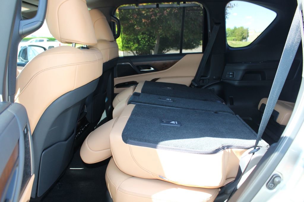Used 2023 Lexus LX 600 4WD w/ Appearance Package image 16