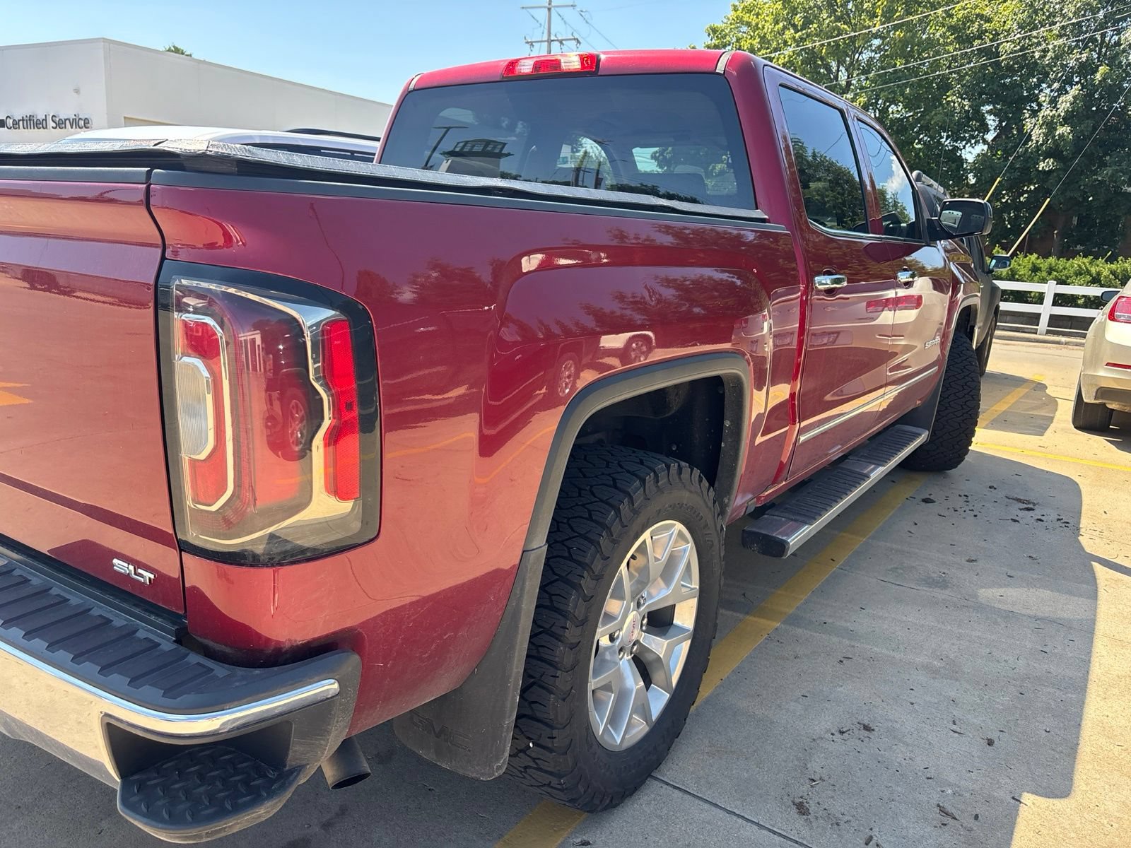 Used 2018 GMC Sierra 1500 SLT w/ SLT Premium Package AWD/4WD image 2