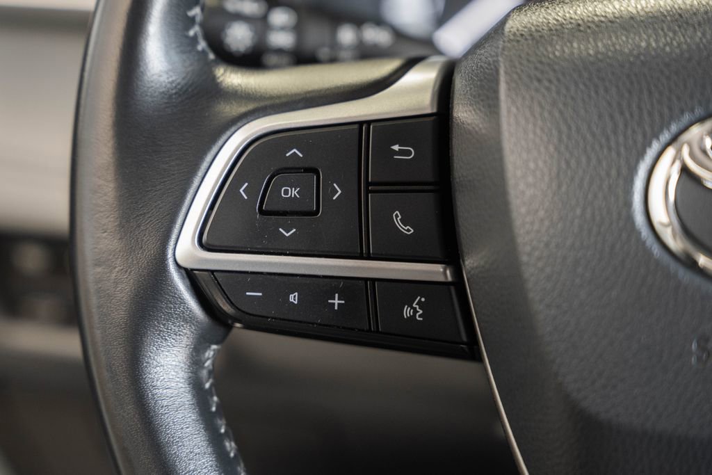 Used 2023 Toyota Highlander LE AWD/4WD image 27