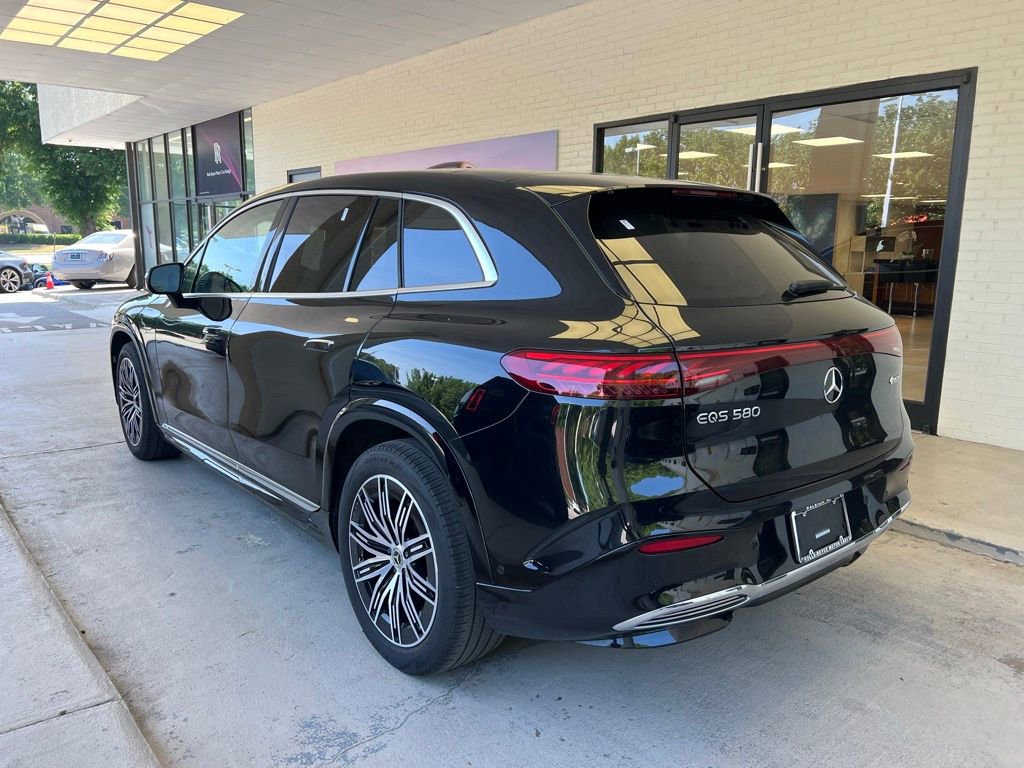 Used 2023 Mercedes-Benz EQS 580 4MATIC SUV w/ Exclusive Trim Package image 5