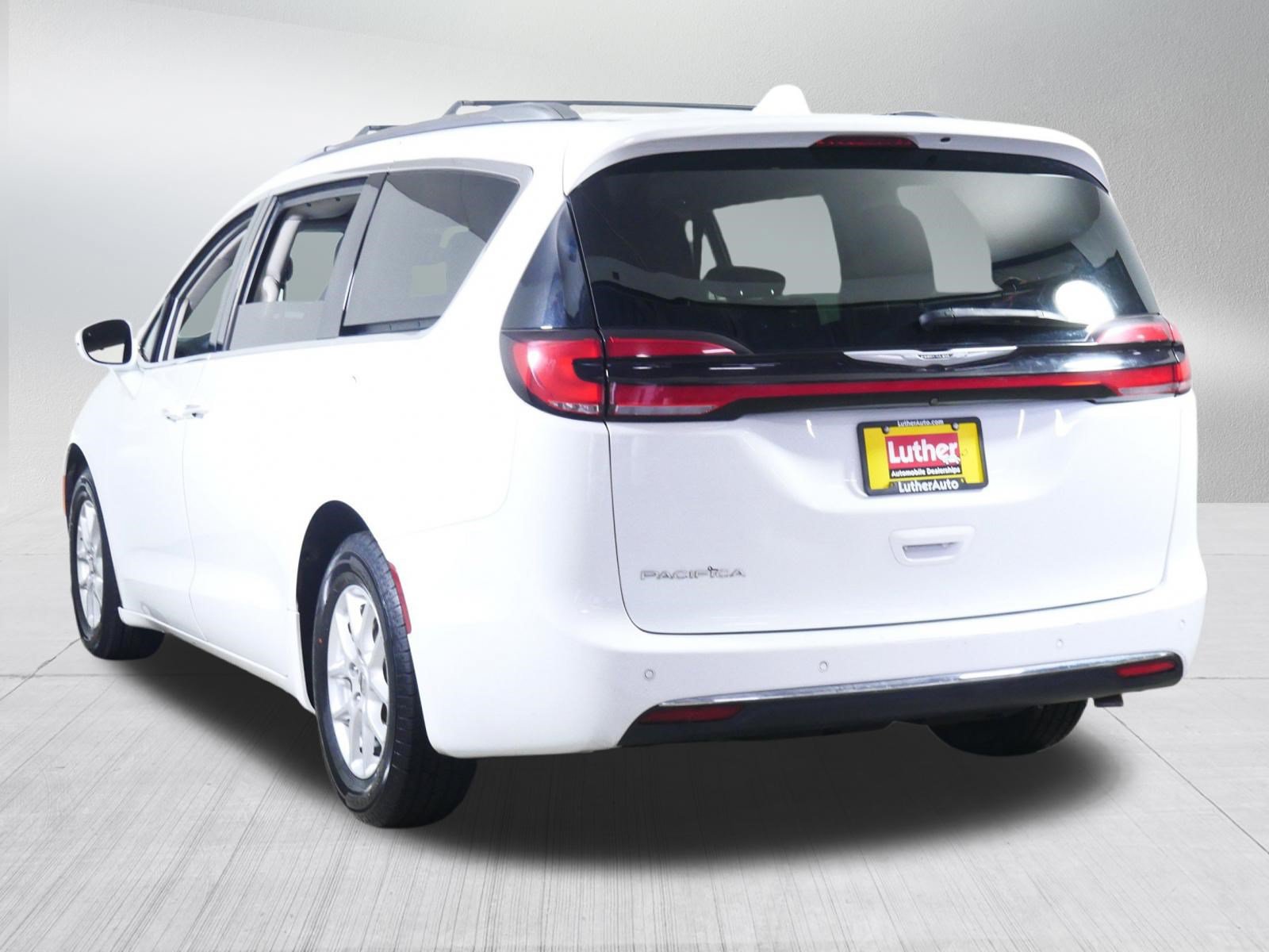 Used 2021 Chrysler Pacifica Touring-L FWD image 5
