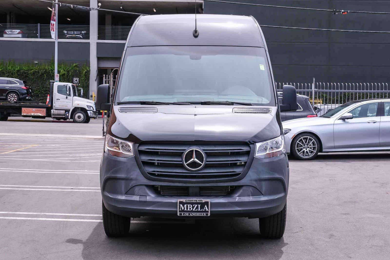 Used 2022 Mercedes-Benz Sprinter 2500 image 2