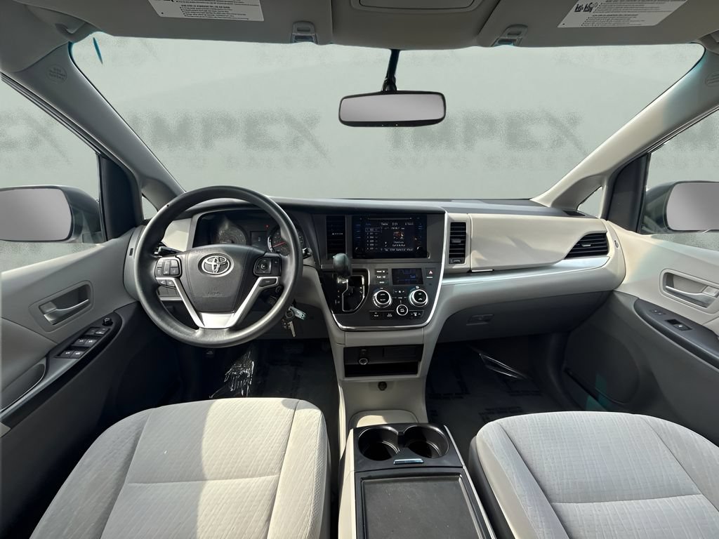 Used 2015 Toyota Sienna LE AWD/4WD image 11