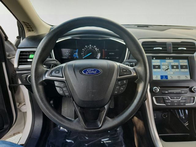 Used 2017 Ford Fusion SE w/ Fusion SE Technology Package FWD image 11