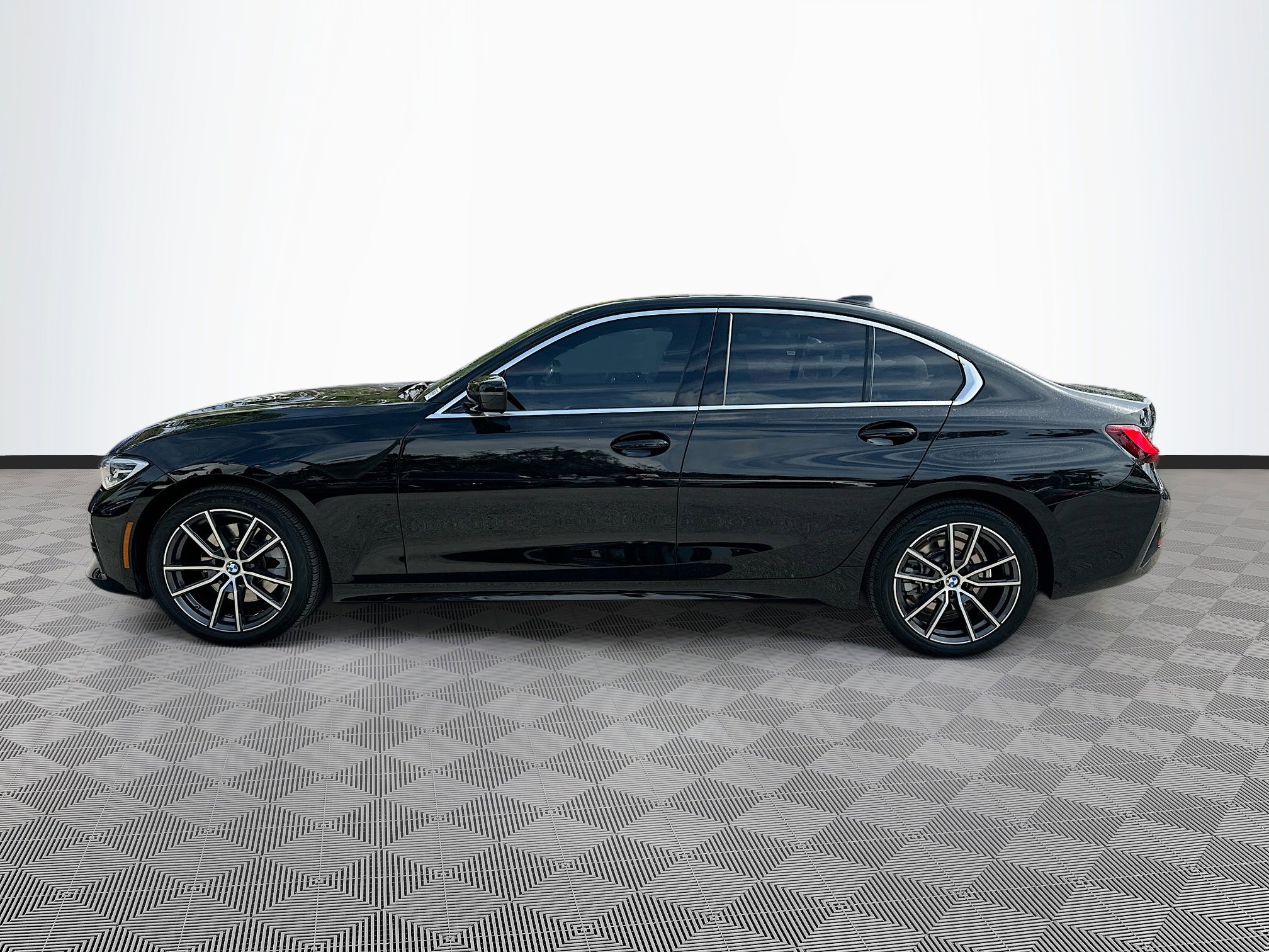 Certified 2022 BMW 330i Sedan w/ Driving Assistance Package image 4