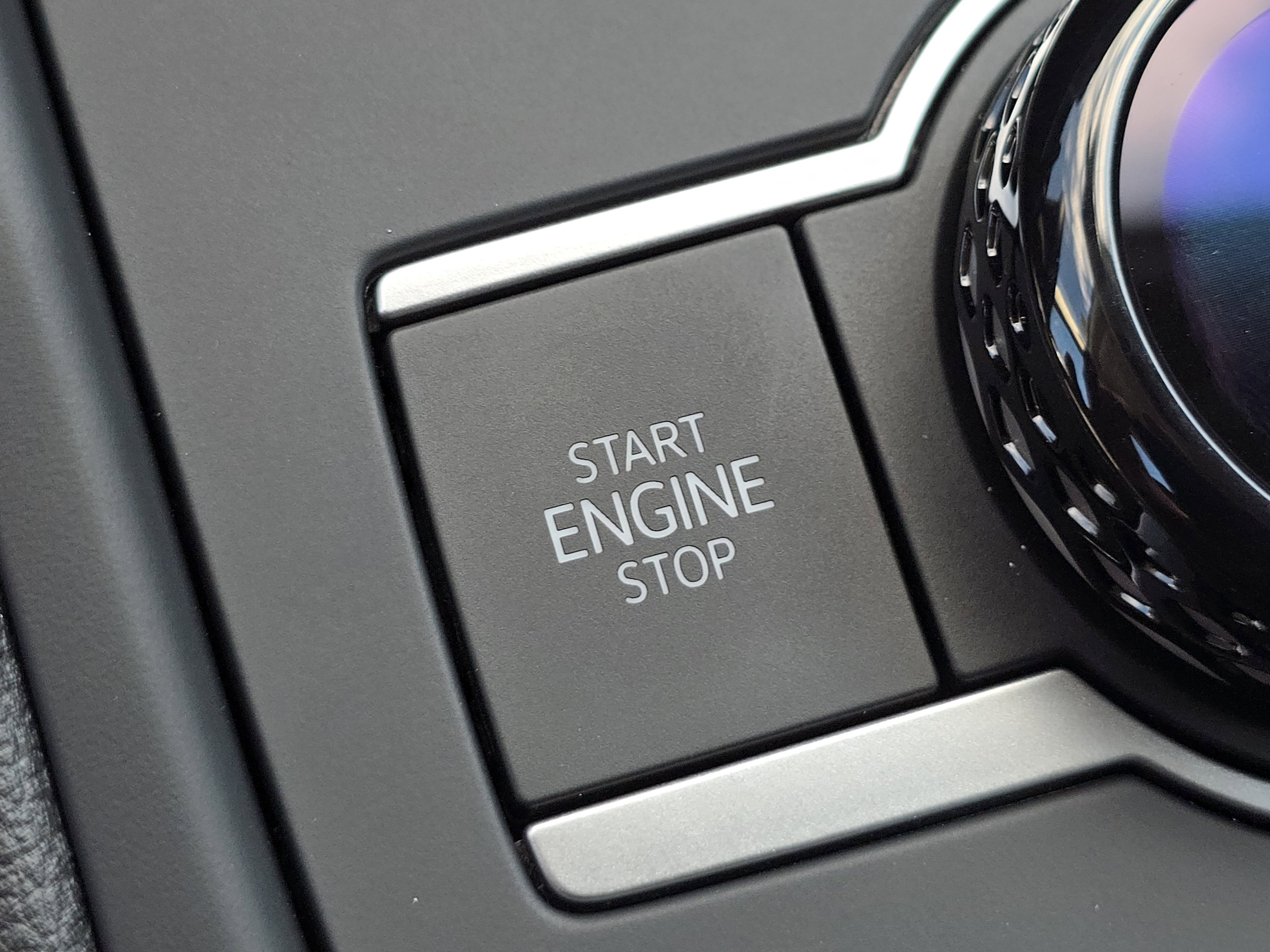 New 2025 Volkswagen Tiguan SE image 25