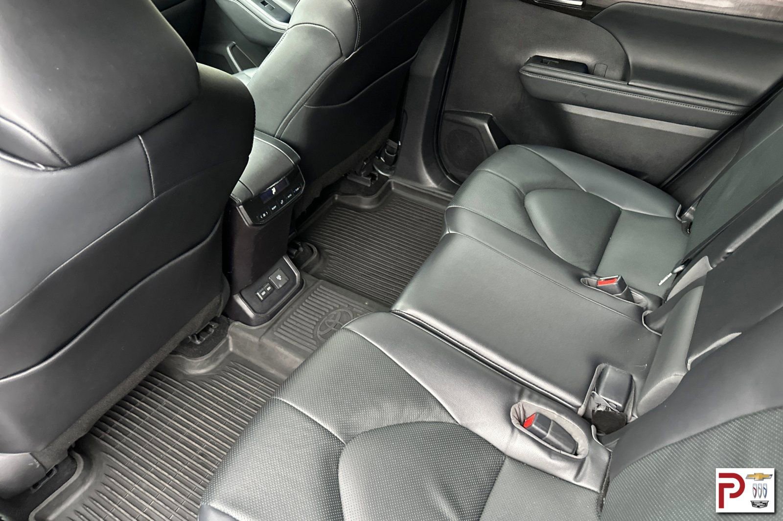 Used 2022 Toyota Highlander Limited image 13