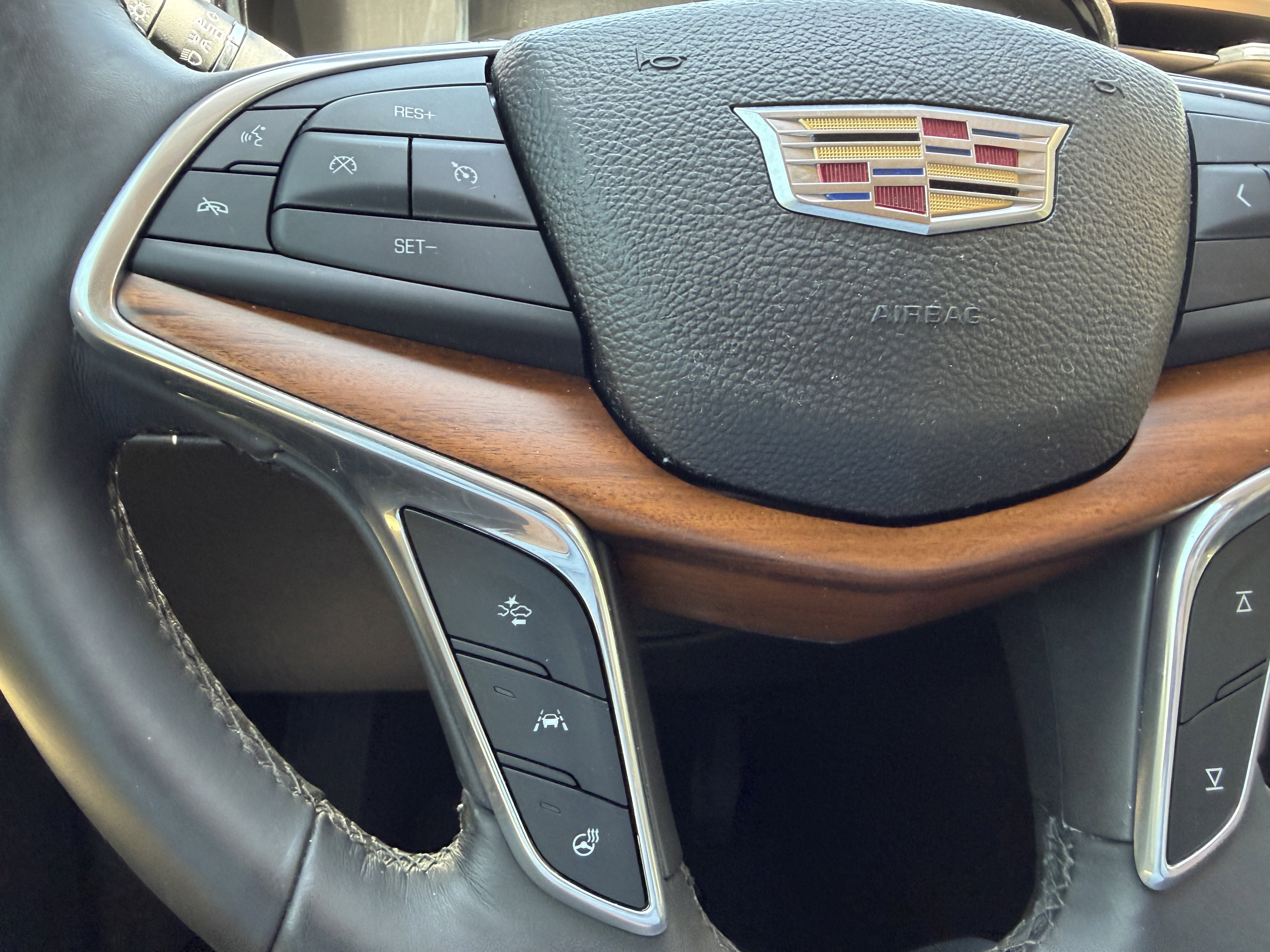 Used 2017 Cadillac XT5 Platinum AWD/4WD image 26