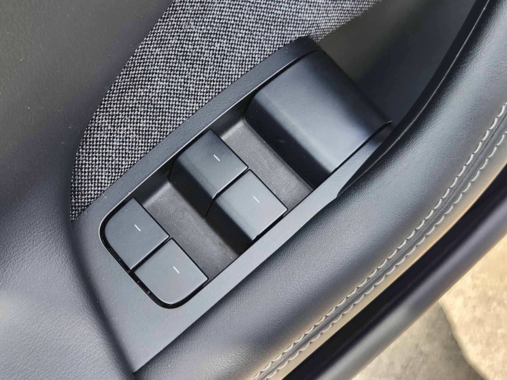 Used 2022 Tesla Model S image 23