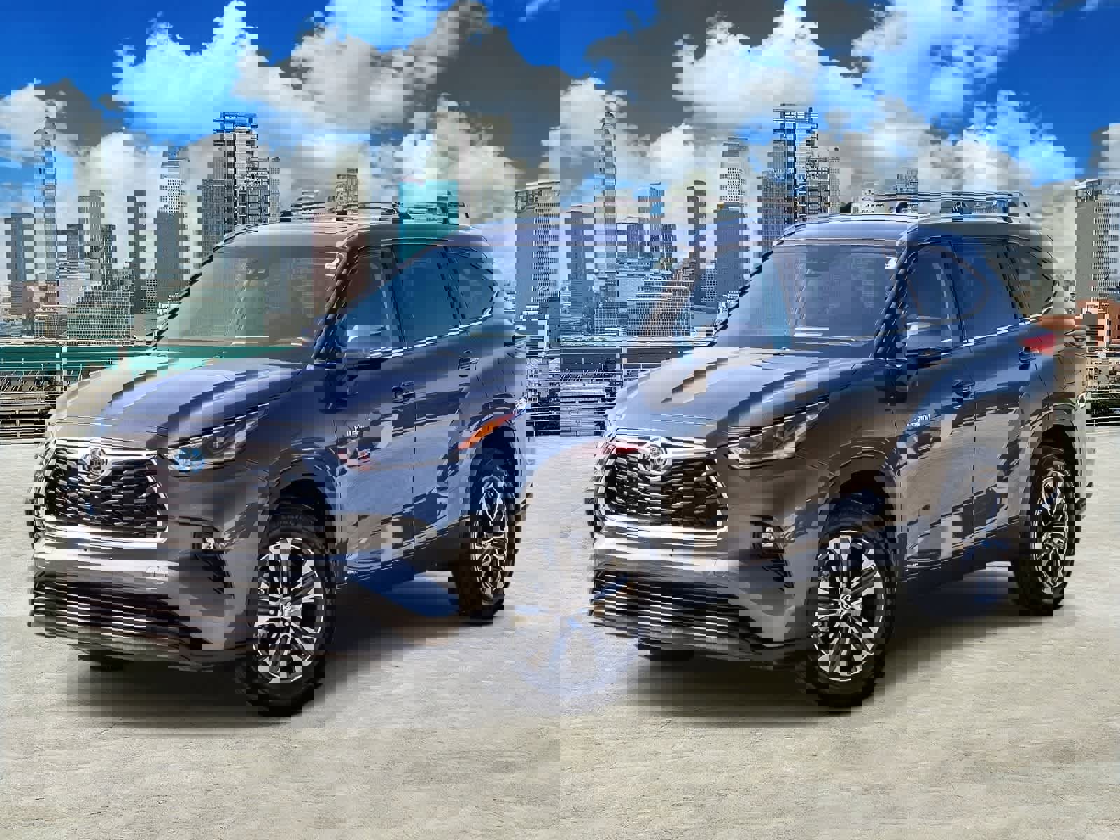 Used 2021 Toyota Highlander XLE image 1