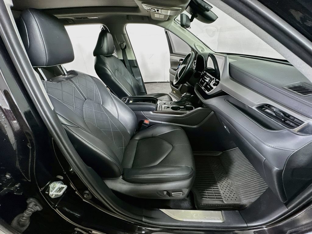 Used 2022 Toyota Highlander Platinum FWD image 14