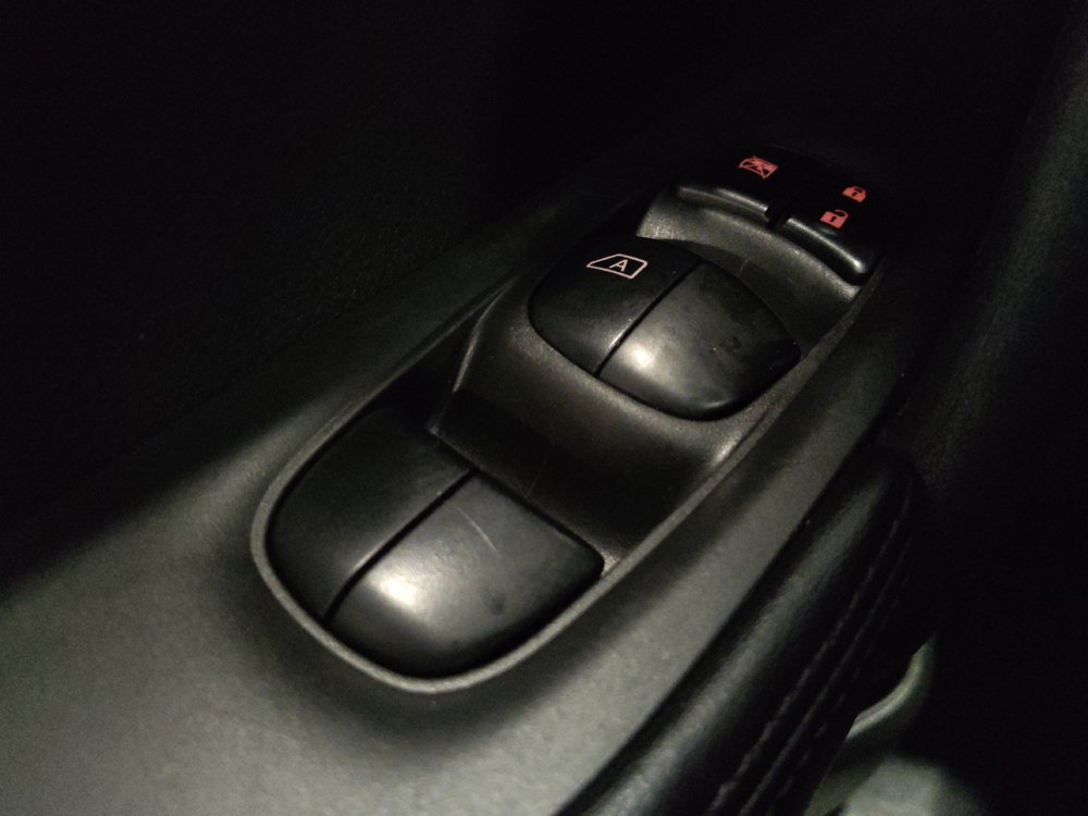Used 2019 Nissan Rogue S FWD image 27