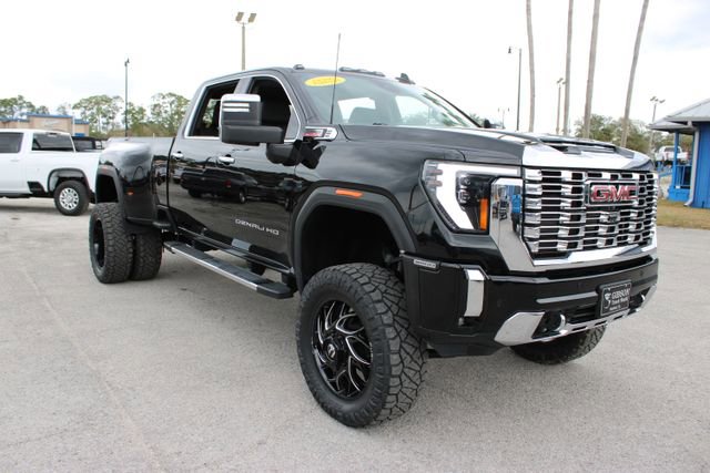 Used 2024 GMC Sierra 3500 Denali w/ Denali Reserve Package image 16