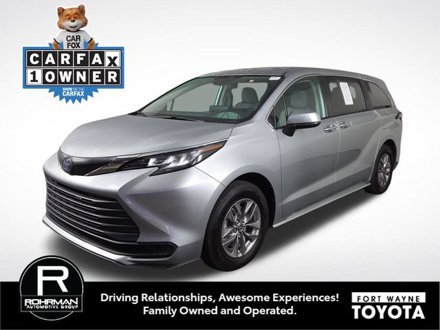 Used 2023 Toyota Sienna LE FWD image 1