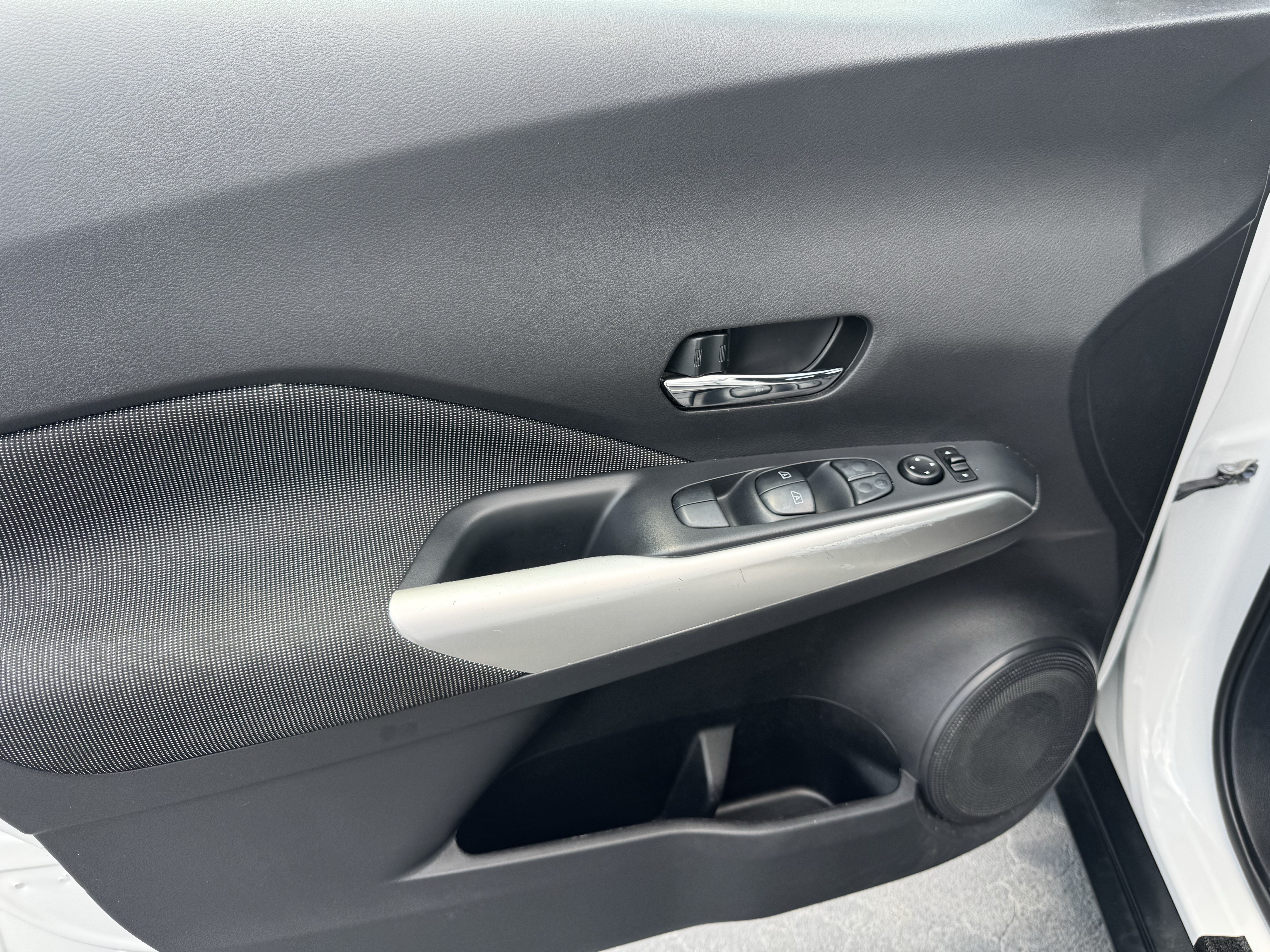 Used 2019 Nissan Kicks SV FWD image 10