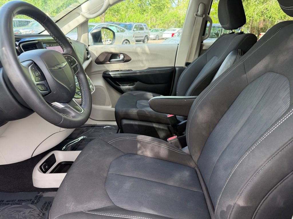 Used 2023 Chrysler Voyager LX FWD image 15