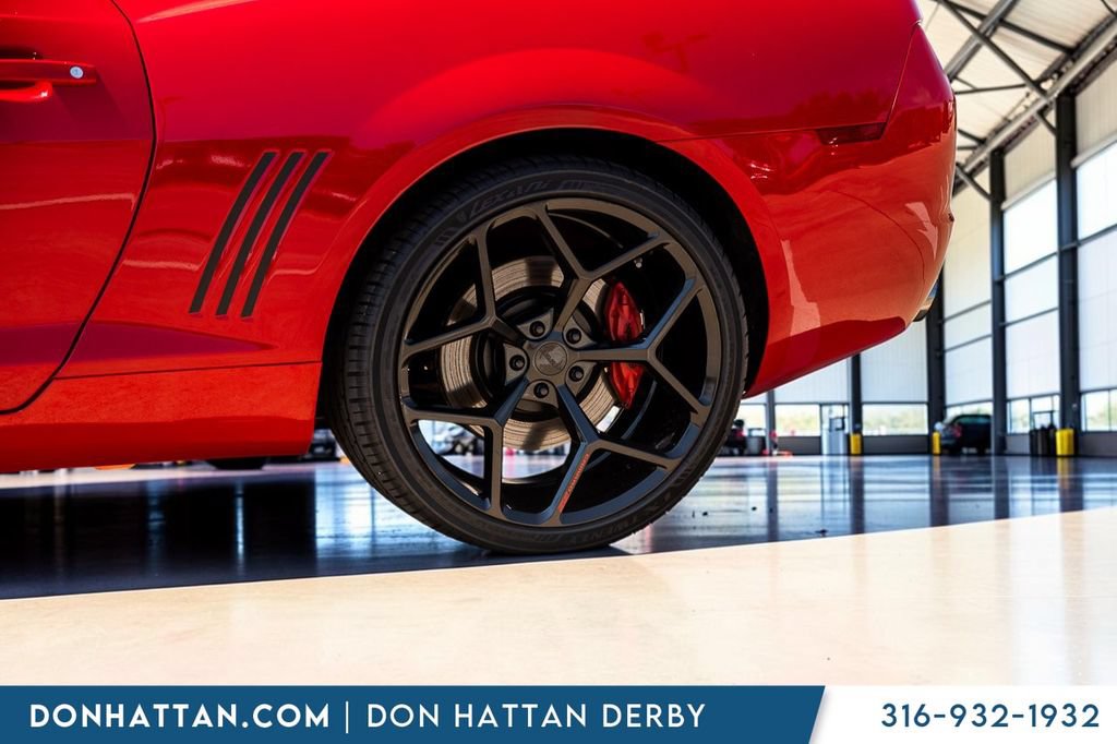 Used 2010 Chevrolet Camaro SS w/ White Stripe Package RWD image 32