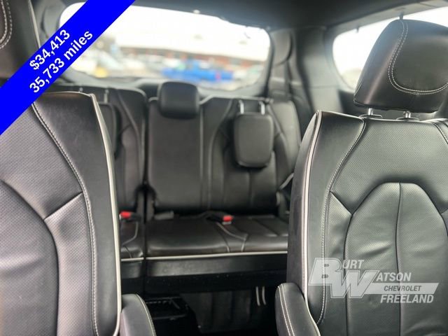 Used 2025 Chrysler Pacifica Limited image 21