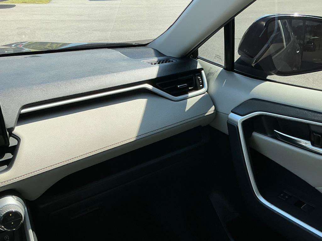 Used 2022 Toyota RAV4 XLE Premium FWD image 19