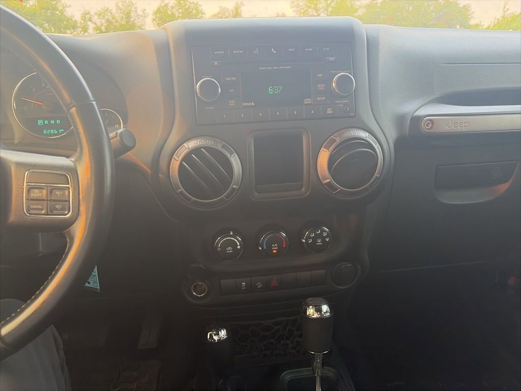 Used 2018 Jeep Wrangler Unlimited Sport w/ Connectivity Group AWD/4WD image 17