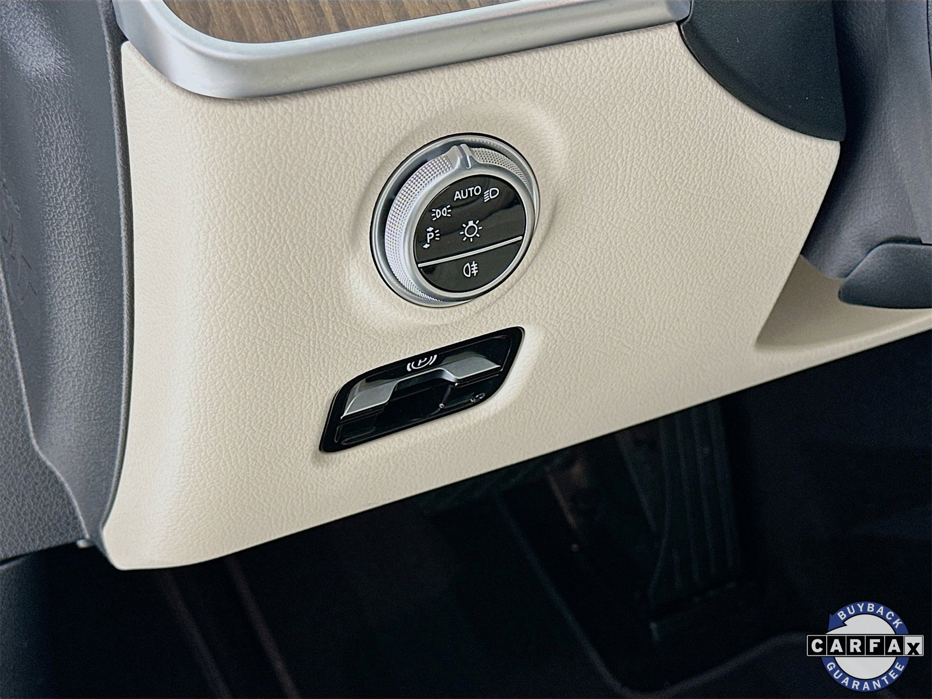 Certified 2025 Mercedes-Benz C 300 Sedan image 11