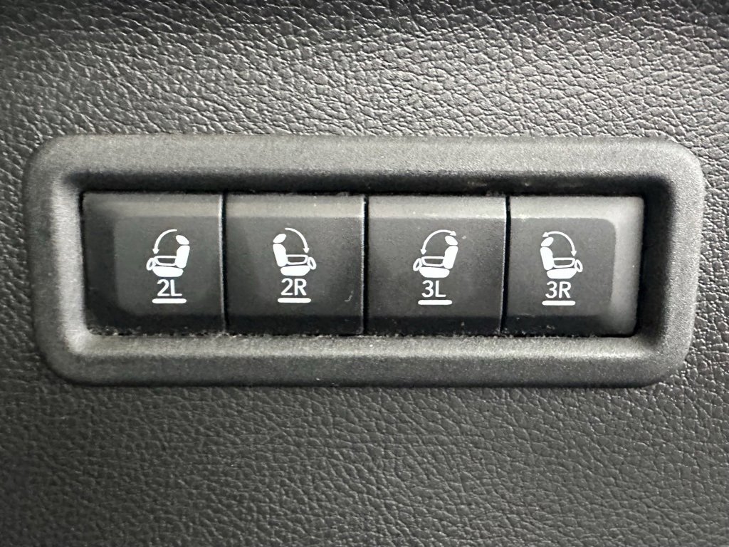 Used 2023 Jeep Wagoneer L Series II image 7