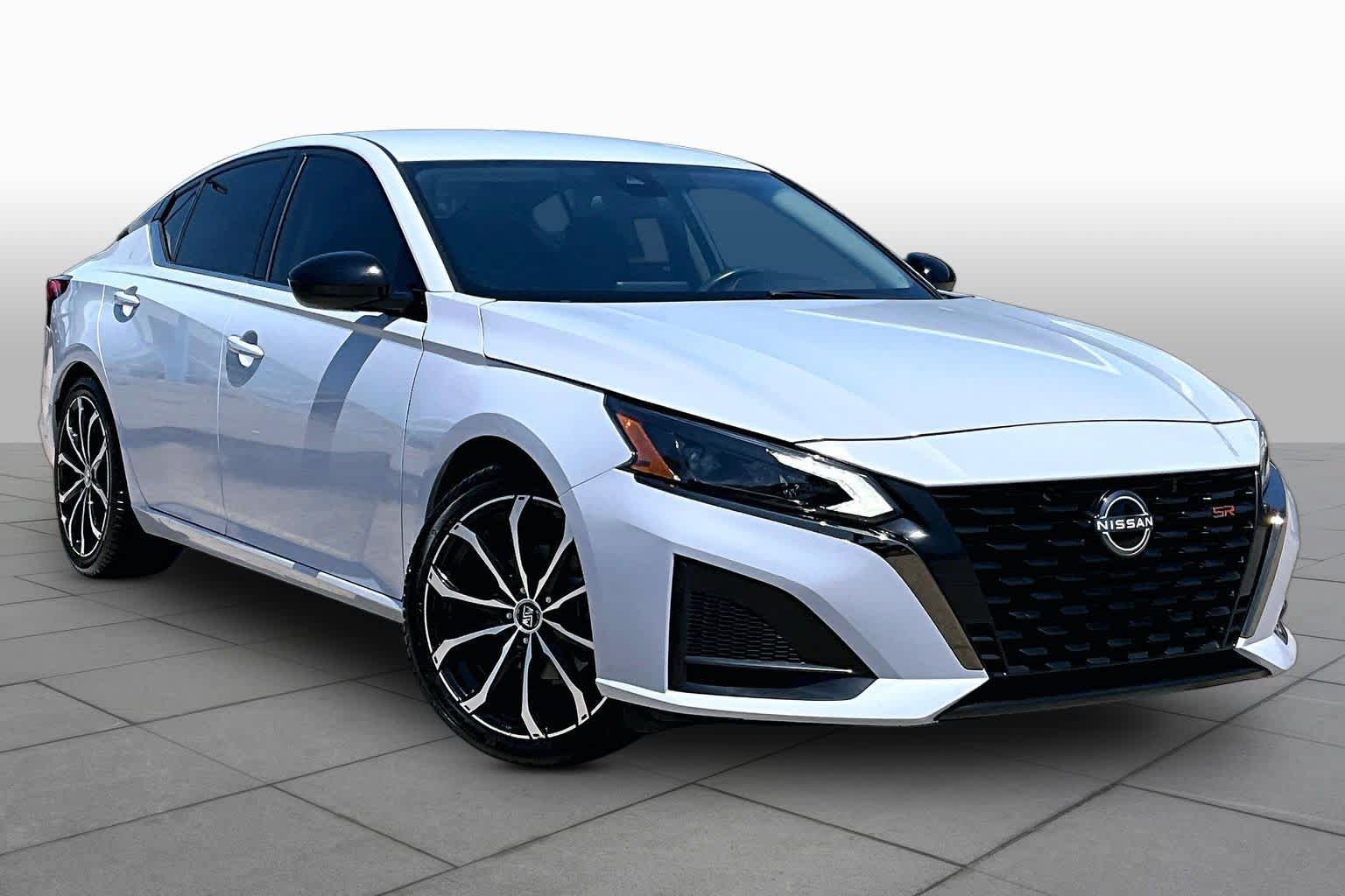 Used 2023 Nissan Altima 2.5 SR FWD image 3