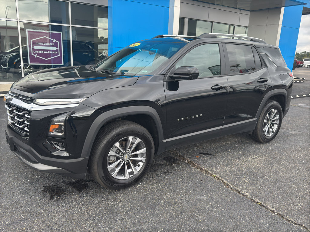 Used 2025 Chevrolet Equinox LT w/ Convenience Package II image 2