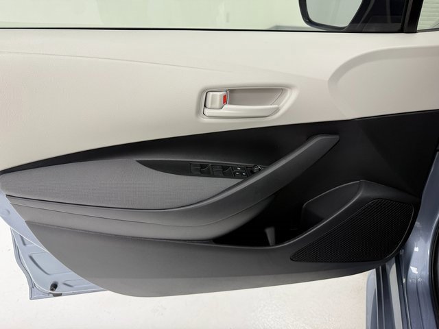 Used 2025 Toyota Corolla LE image 29