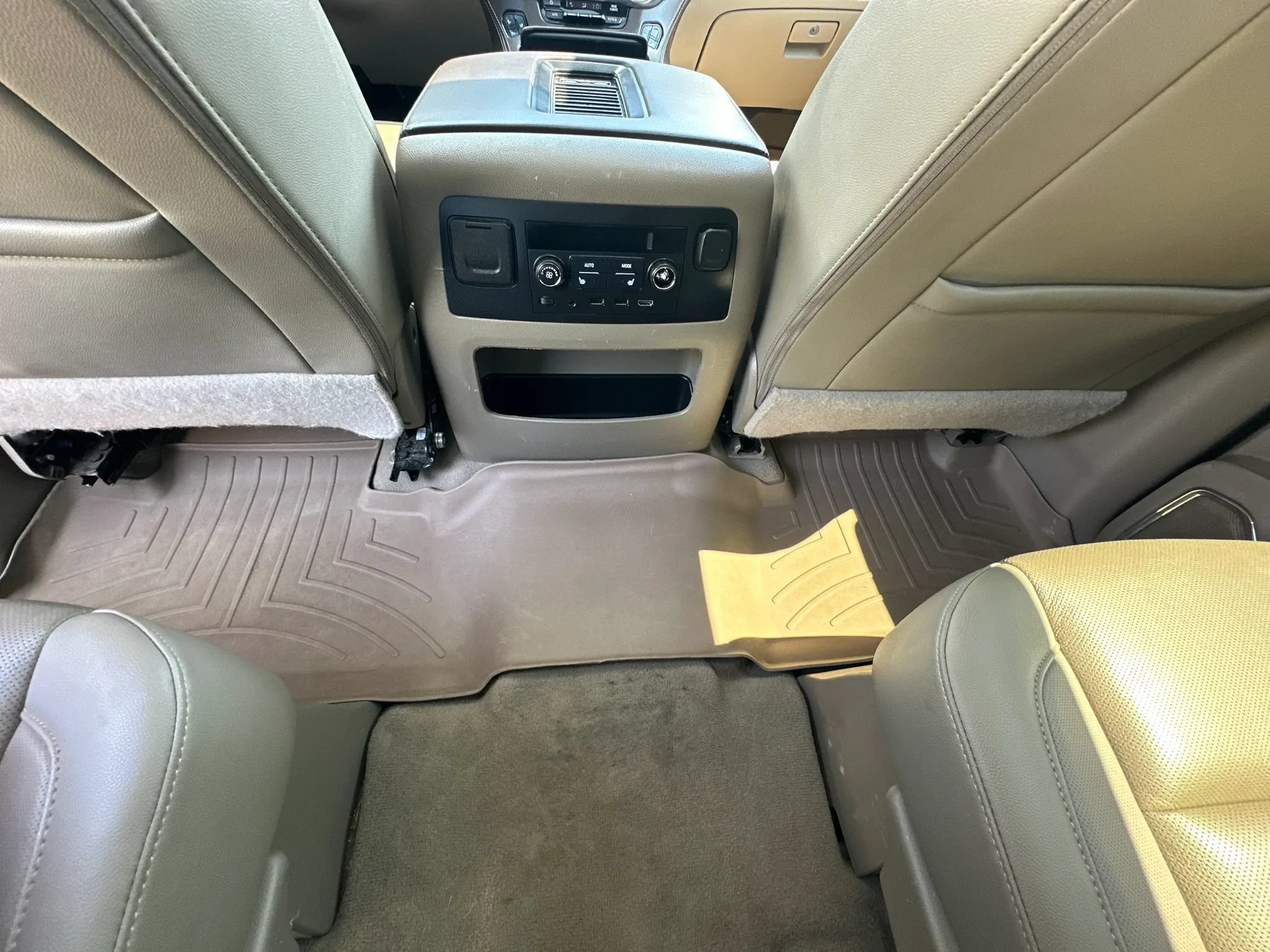 Used 2020 Chevrolet Suburban Premier AWD/4WD image 33